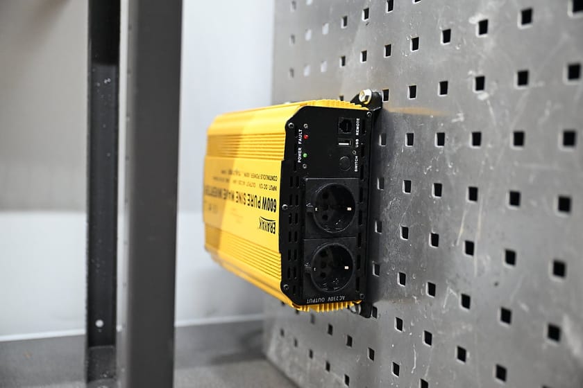 Bild 3 av Volkswagen Caddy Cargo Maxi DSG 122HK Servicebil|Inredd|Inverter|Uppvärmt-skåp|Moms
