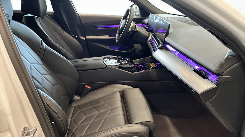 Bild 3 av BMW 530e xDrive Touring M sport, Rattvärme, Dragkrok, 20"