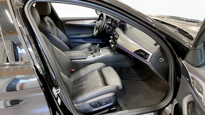 Bild 3 av BMW 520d xDrive Touring M Sport  Värmare Nav Backkamera Rattvärme HiFi