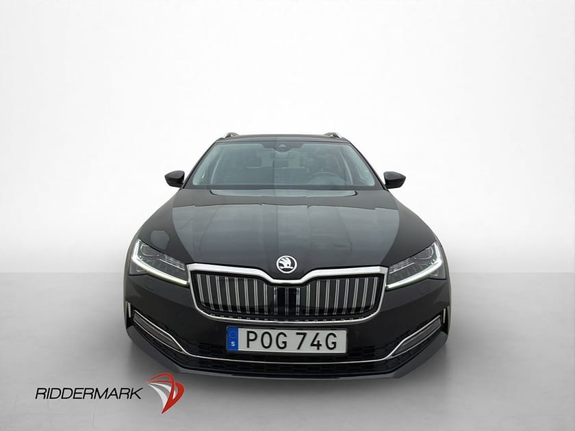 Bild 2 av Škoda Superb iV Kombi Skoda Plug-in Värmare Cockpit Drag Kamera Skinn