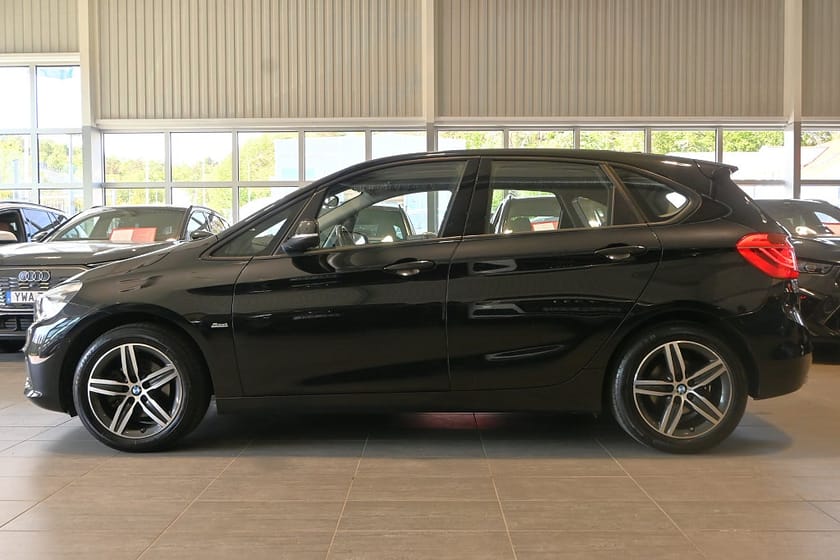 Bild 2 av BMW 218d xDrive Active Tourer Drag HiFi LED Kamera
