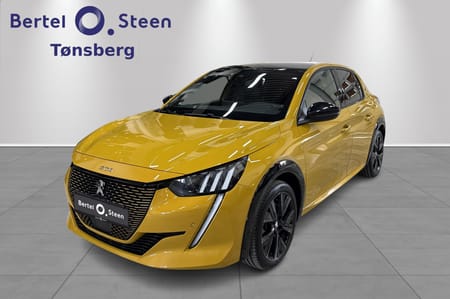 Peugeot e-208 GT med panorama glasstak