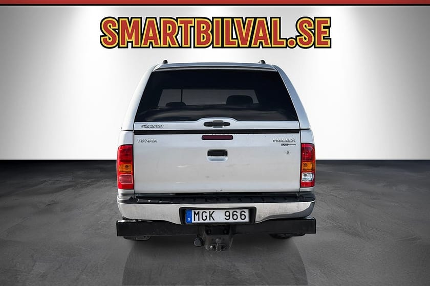 Bild 4 av Toyota Hilux Dubbelhytt 2.5 4x4 Black Edition Kåpa Drag