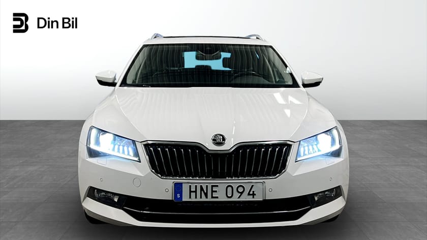 Bild 4 av Škoda Superb Kombi L&K TDI190 DSG 4X4 / Drag / Värmare / Pano