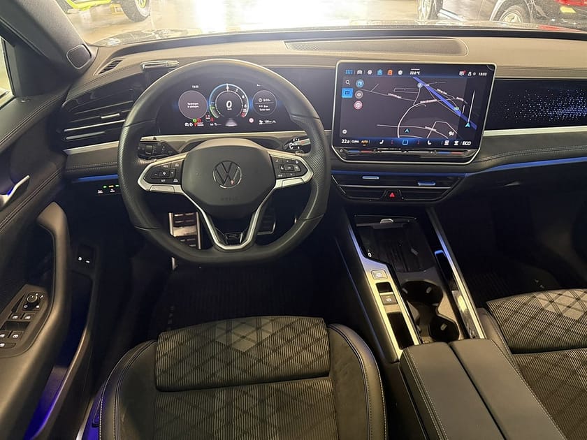 Bild 5 av Volkswagen Passat Variant eHybrid DSG  R-LINE PANO DRAG