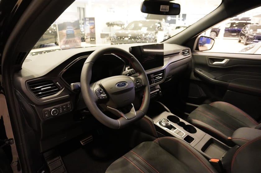 Bild 2 av Ford Kuga Plug-In Hybrid ST-Line X 2.5 FWD 243hk Black Edition CVT