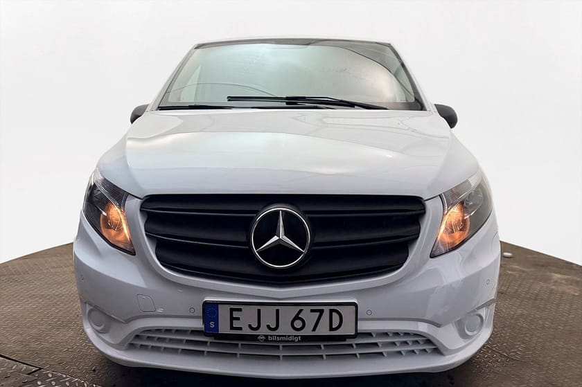Bild 3 av Mercedes-Benz eVito Tourer 129 3.5t CCS 2xSidodörr Inredd Kamera 3-sits 204hk