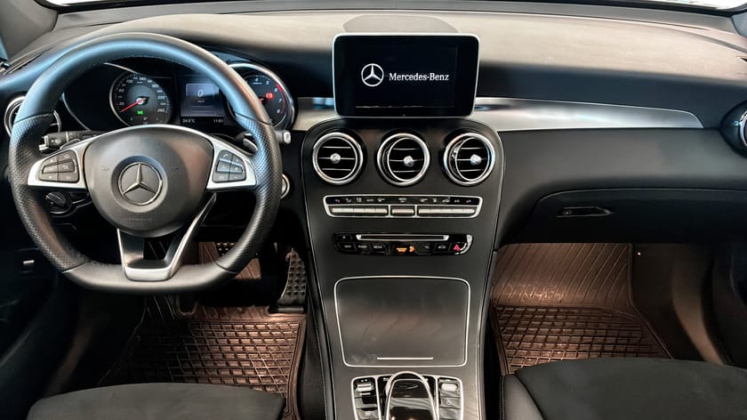 Bild 4 av Mercedes-Benz GLC 250 4MATIC 4M AMG PANORAMA, BURMESTER RÄNTEKAMPANJ 3,95%