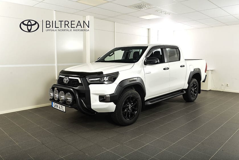 Bild 1 av Toyota Hilux Dubbelhytt D-Cab 2.8 MHEV 4WD Invincible JBL Skinn Flaklock