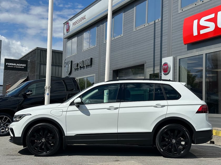 Bild 3 av Volkswagen Tiguan eHybrid 1.4 | Svart Optik | 3 års garanti| Kamera | Dra
