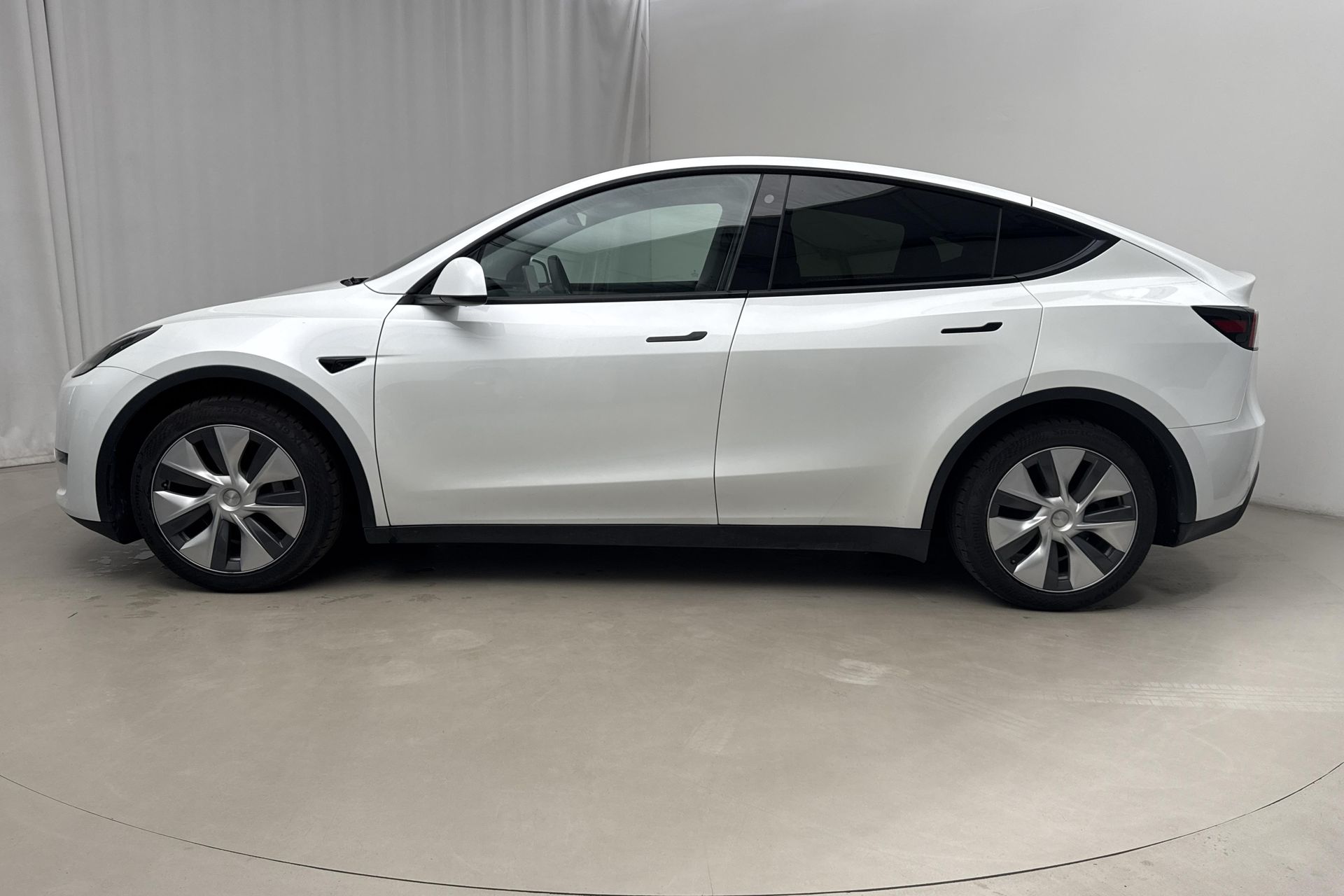 Tesla Model Y Long Range AWD 2023, kuva 2/10