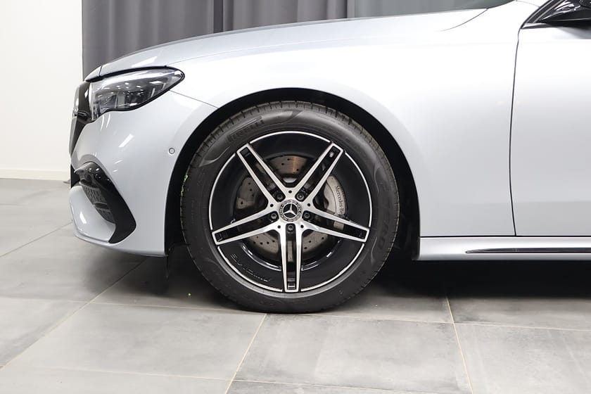 Bild 5 av Mercedes-Benz E 300 T e AMG Line Advanced 360 Night Drag Keyless Moms