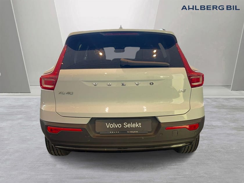 Bild 4 av Volvo XC40 B3 FWD Bensin Plus Dark. Backkamera, Navi, Adaptiv farthållare,  Programmerbar bränslevärm,  Rattvärme