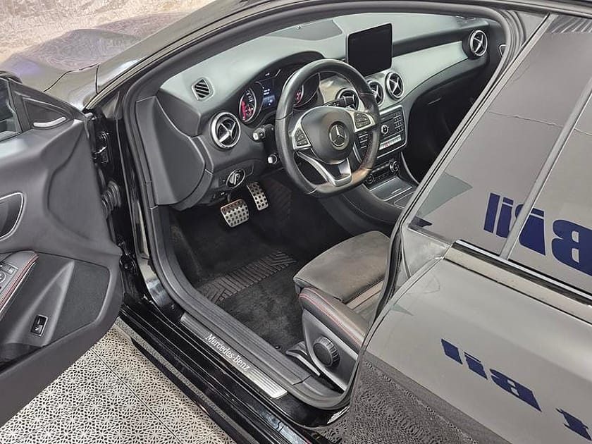 Bild 2 av Mercedes-Benz CLA 250