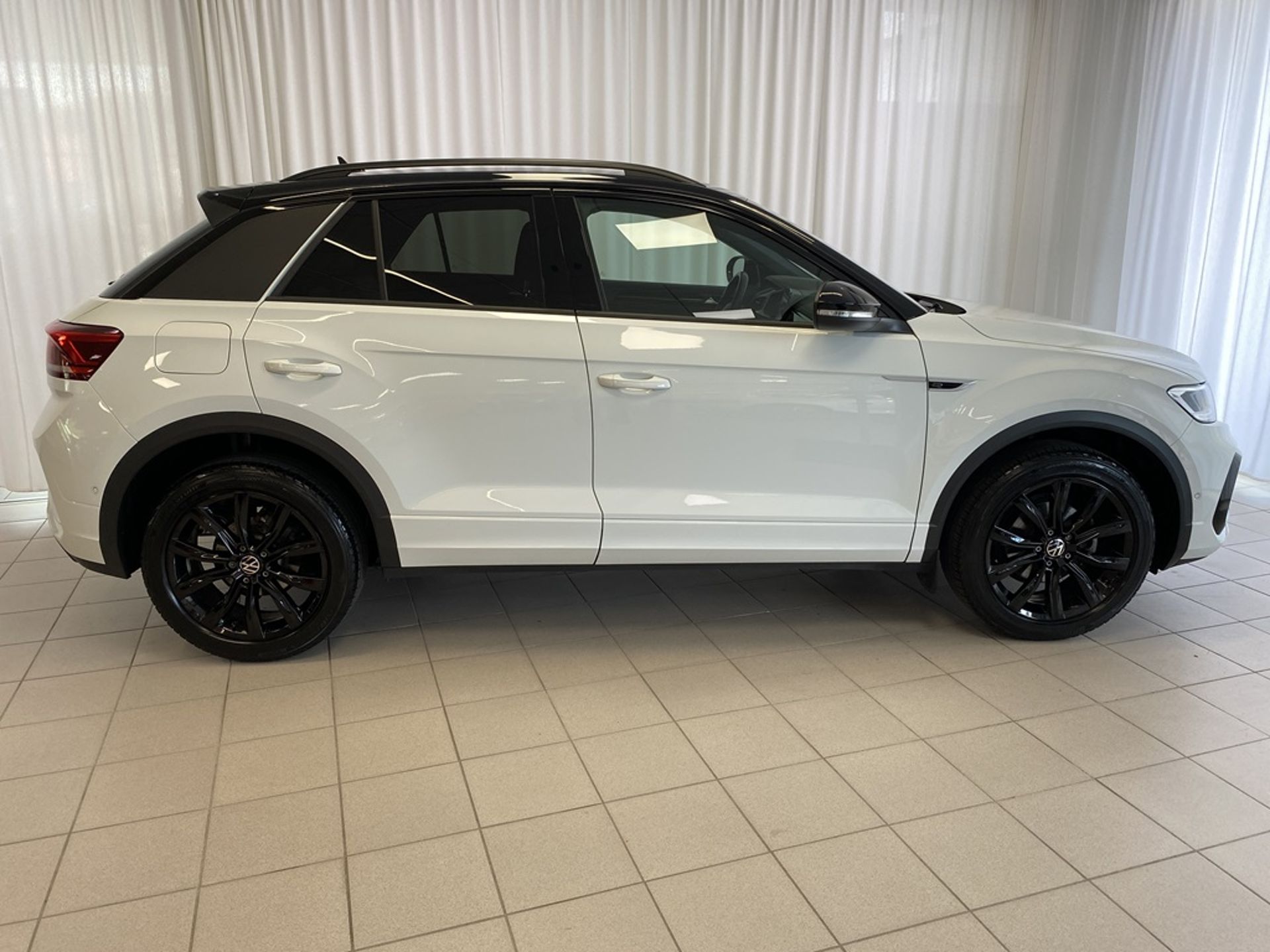Volkswagen T-Roc 1.5 TSI ACT OPF 2023, photo 2/10