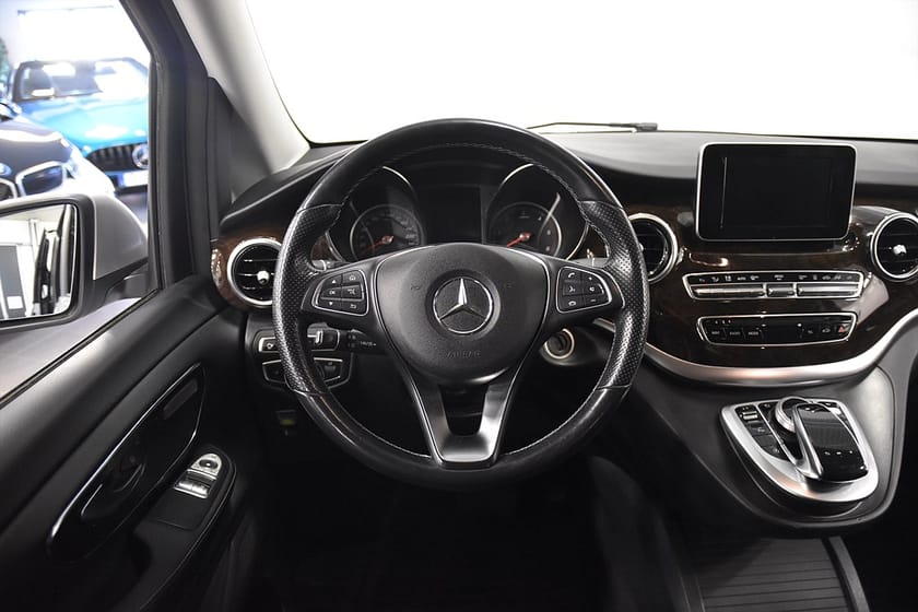 Bild 2 av Mercedes-Benz V 250d 3.1t Avantgrade 7-sits Drag D-Värm Skinn 360° 190hk