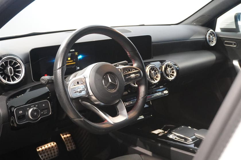 Bild 2 av Mercedes-Benz A 200 AMG 7g-DCT Widescreen Amblight Kamera