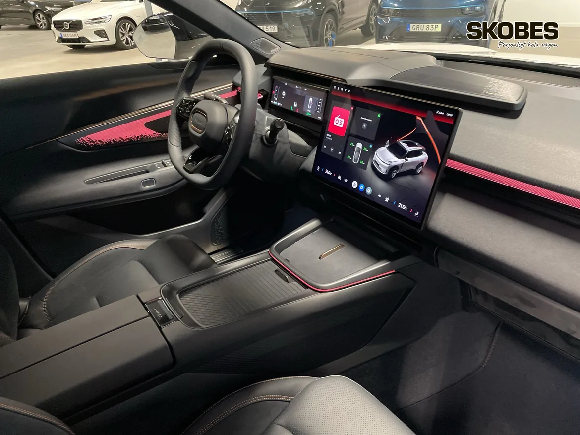 Lynk & Co 08 PHEV