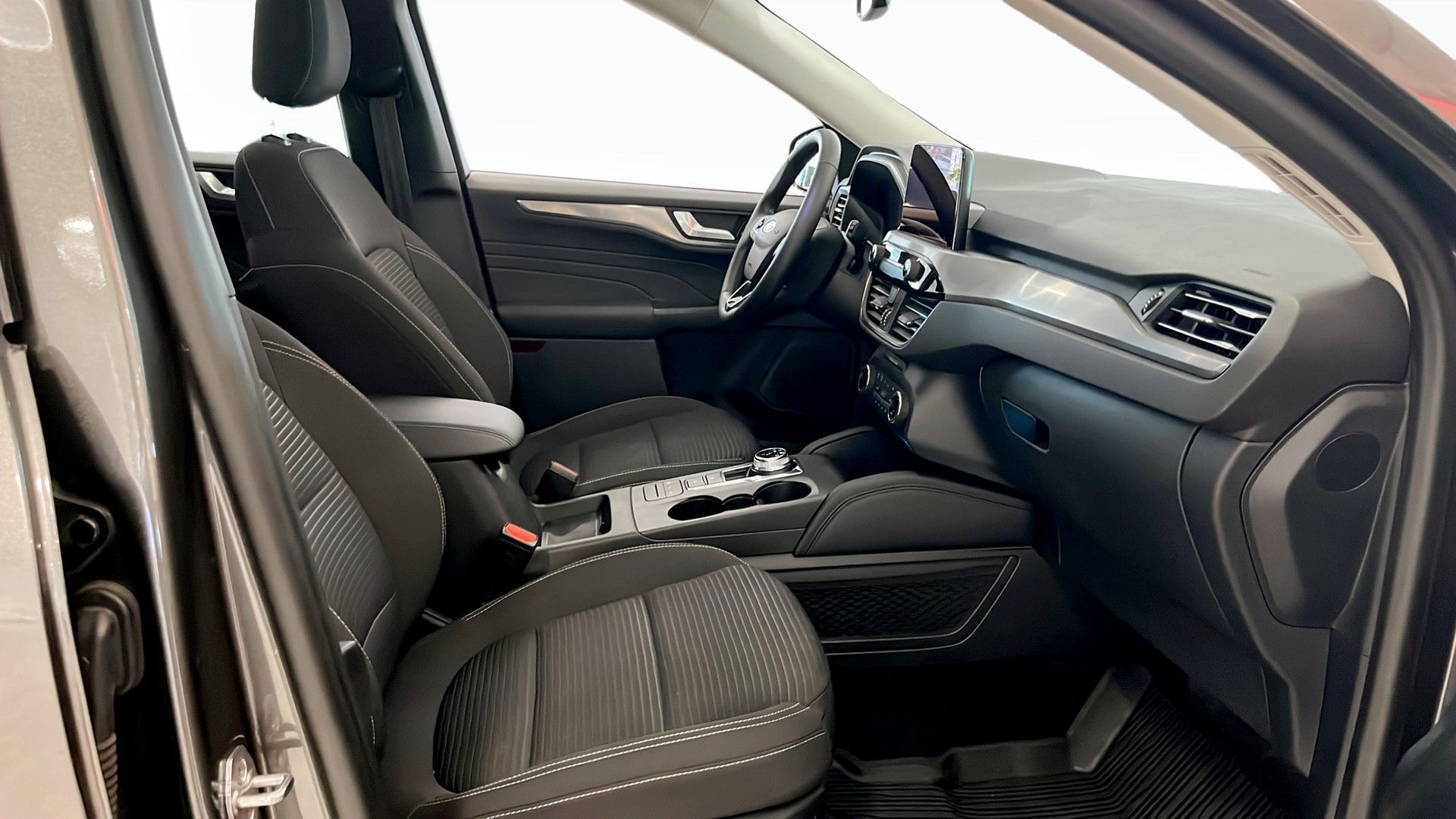 Ford Kuga Plug-In Hybrid 2022, bild 3/22