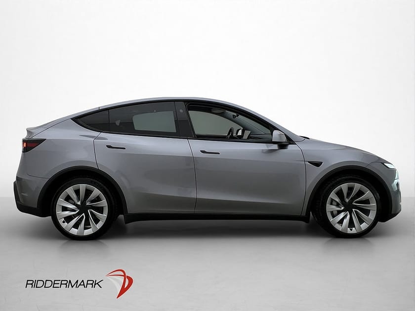 Bild 5 av Tesla Model Y Long Range AWD MOMS Drag Autopilot Svensksåld