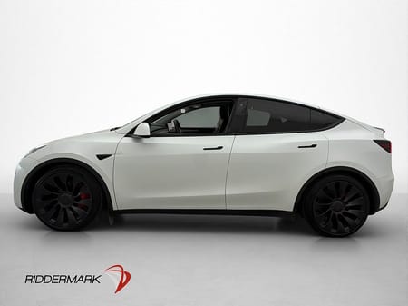 Tesla Model Y Performance 534hk MOMS Drag Pano Värme Skinn