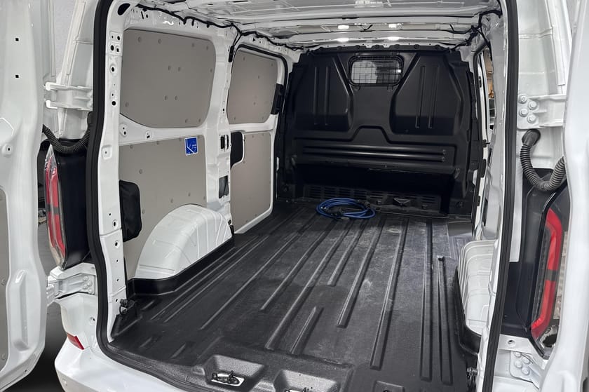 Bilde 5 av Ford E-Transit Custom 320 Limited L1, Krok, 2x Skyvedører, Service 2027 inkl.
