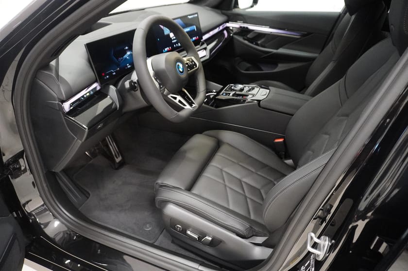 Bild 3 av BMW i5 xDrive40 Touring xDrive  M Sport Business Ed Drag DA Pro H K