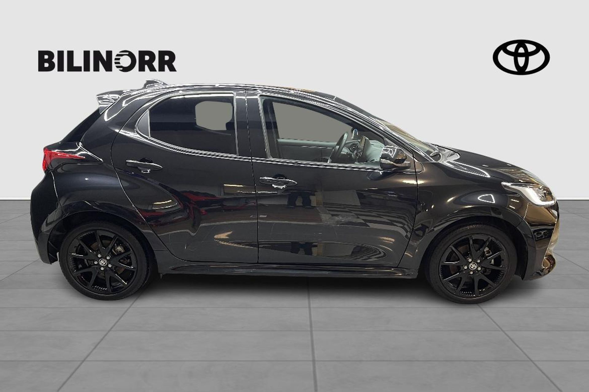 Toyota Yaris 1,5 HYBRID 5D STYLE V-HJUL 2024, bild 6/10
