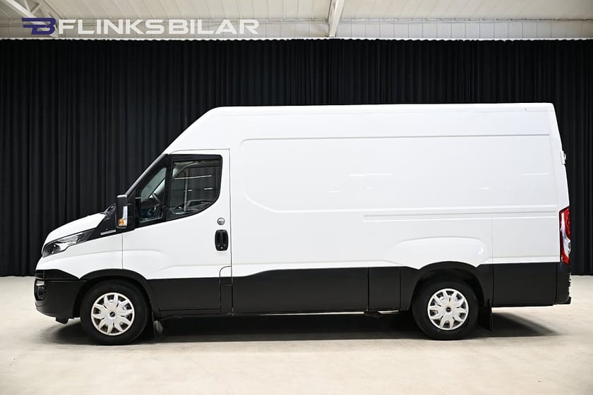Bild 2 av Iveco Daily 35-120 Van 2.3 JTD Hi-Matic Automat|Webasto|3.5ton-drag|Nykamrem