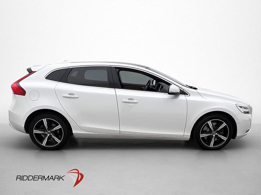 Bild 4 av Volvo V40 D3 150hk Summum Panorama Kamera Navi Skinnklädsel