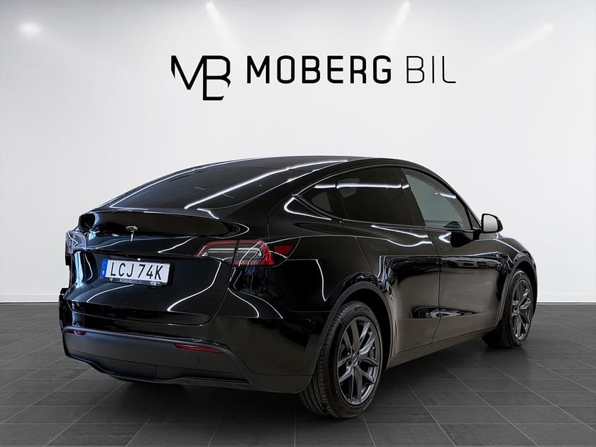 Bild 5 av Tesla Model Y Standard Range RWD 299hk Pano Drag B-Kamera