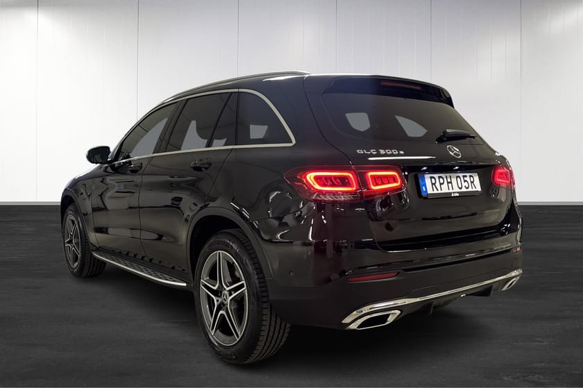 Bild 4 av Mercedes-Benz GLC 300 e 4MATIC Nya däck/AMG Line/Moms/Drag