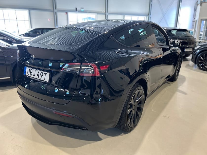 Bild 3 av Tesla Model Y Long Range AWD 514hk / Moms