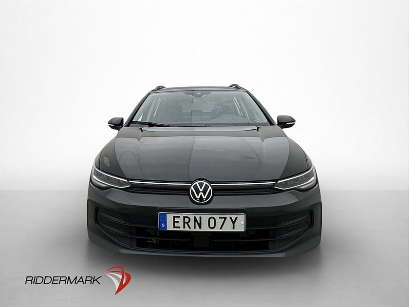 Bild 2 av Volkswagen Golf Sportscombi 1.5 eTSI Drag Cockpit Kamera