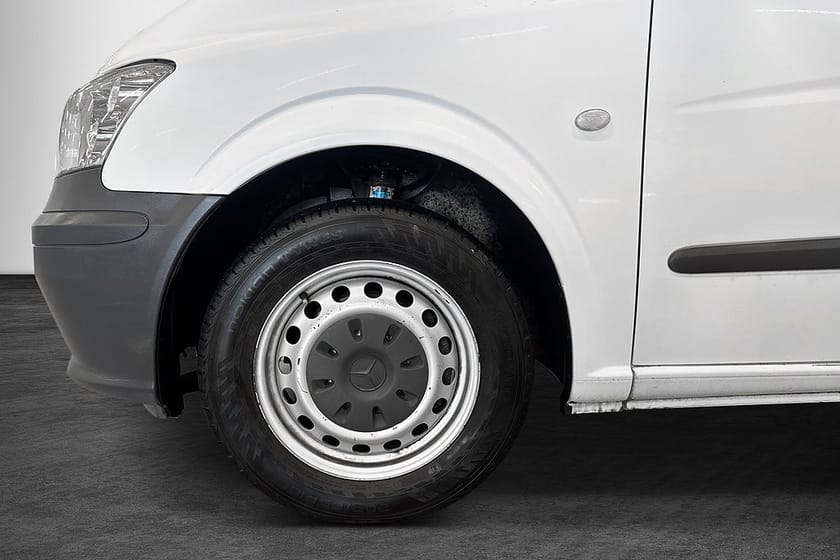 Bild 2 av Mercedes-Benz Vito 113 CDI 3.0t (136hk) Drag Lång 3sits Verkstadsinredning