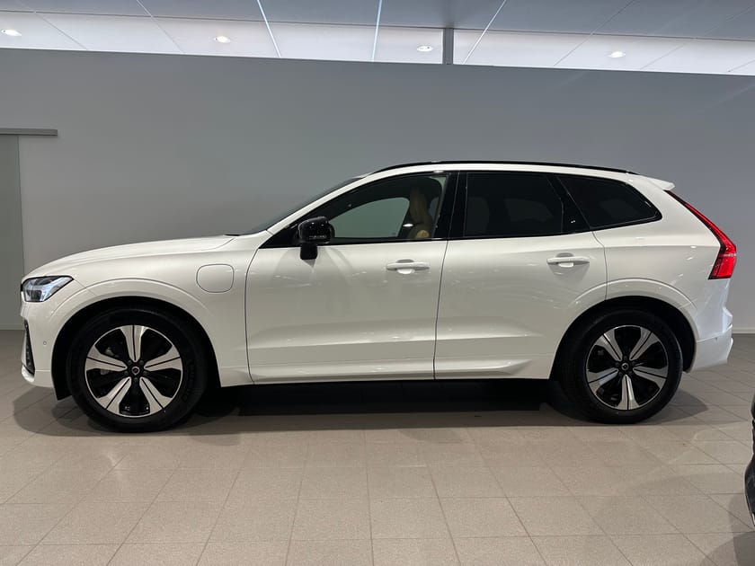 Bild 4 av Volvo XC60 T6 Plus Dark Nordic Edition/ Panoramatak/ 360 Kamera/ Dragkrok