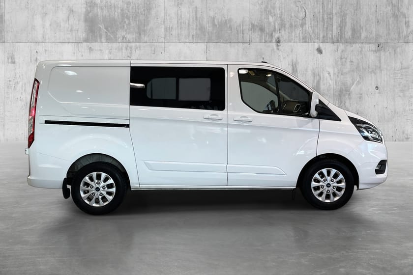 Bilde 4 av Ford Transit Custom 340 2,0 EcoBlue 170hk L1 ACC/R.kam/2x skyvedør/Innredning