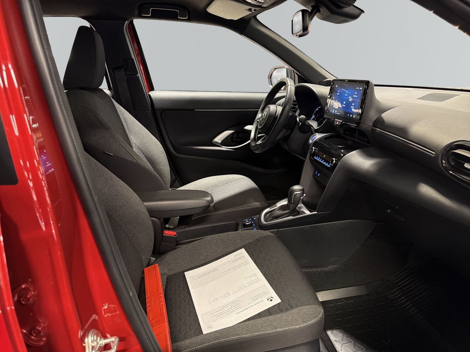 Toyota Yaris Cross Hybrid AWD-i 2023, photo 7/10
