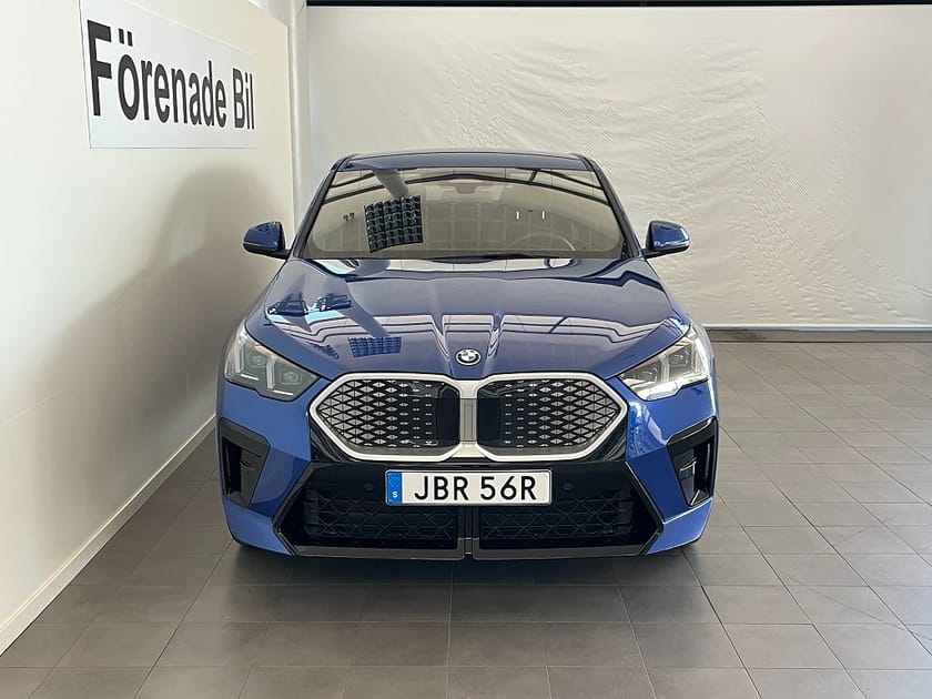 Bild 2 av BMW iX2 xDrive30 M Sport Dragkrok 19" Rattvärme Park Assist