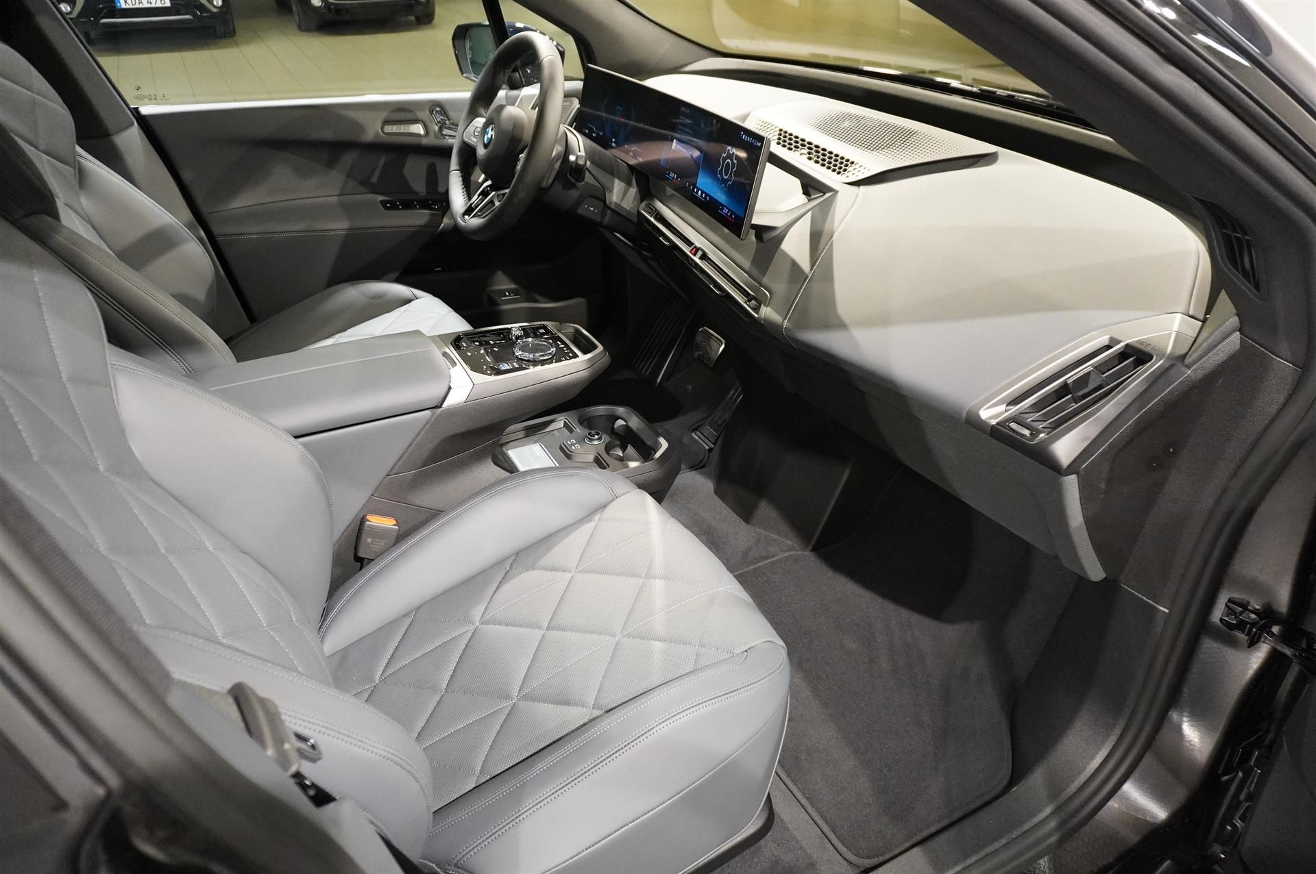 BMW iX xDrive60, 544ps, 2026