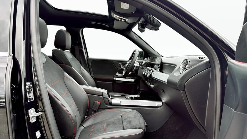 Bild 3 av Mercedes-Benz GLB 200 AMG Premium 7-sits Drag Värmare 360°