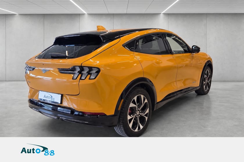 Bilde 5 av Ford Mustang Mach-E Standard Range AWD Sporty SUV 4x4 Kamera App El seter framme Skinn