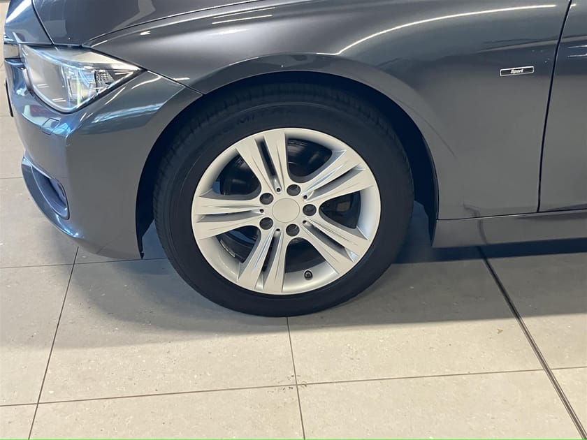 Bild 4 av BMW 320d Touring Drag PDC HiFi Sportline Rattvärme
