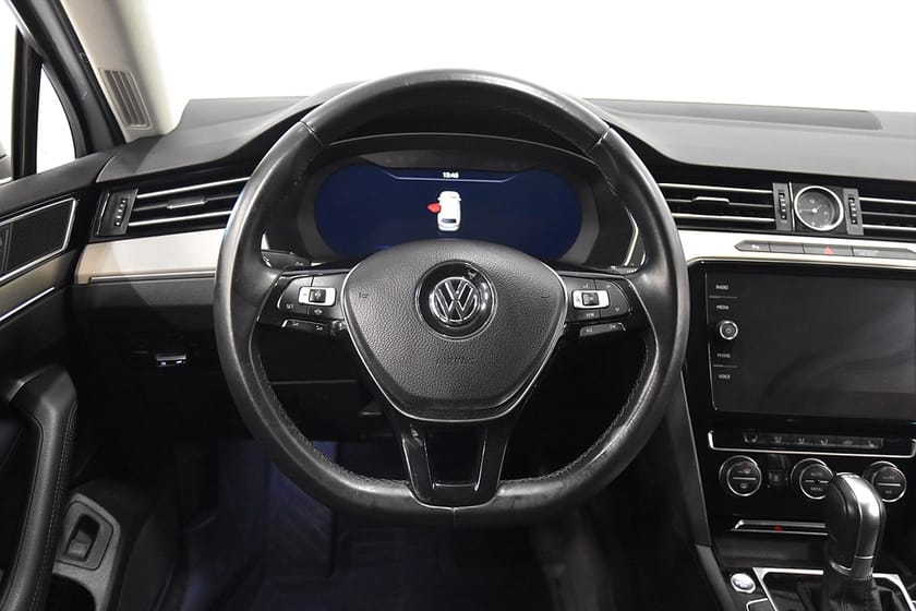 Bild 2 av Volkswagen Passat Sportscombi 2.0 TDI 4M R-Line Cockpit Drag D-Värm Rattv SoV-Hjul