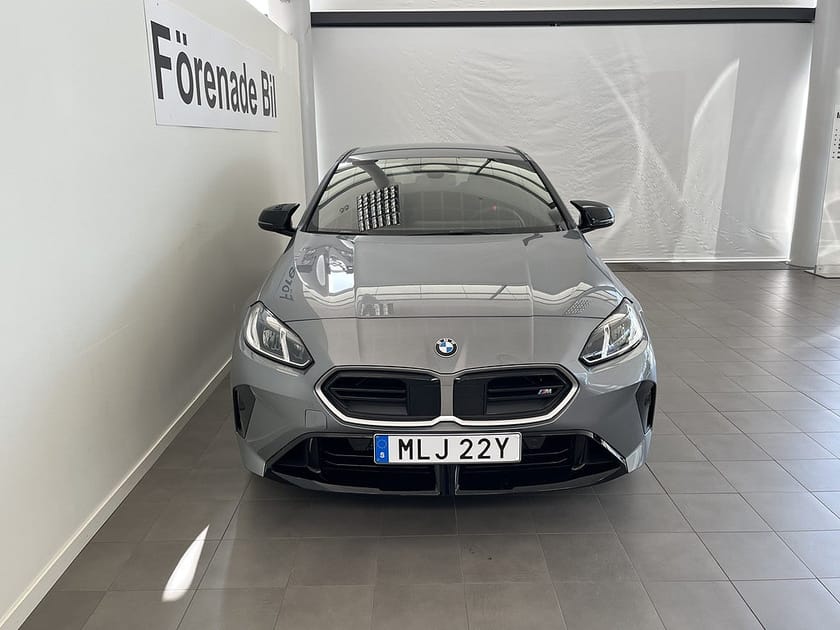 Bild 2 av BMW M135 xDrive M135i fr. 4.395 kr/mån H/K 18" Rattvärme Sportstolar