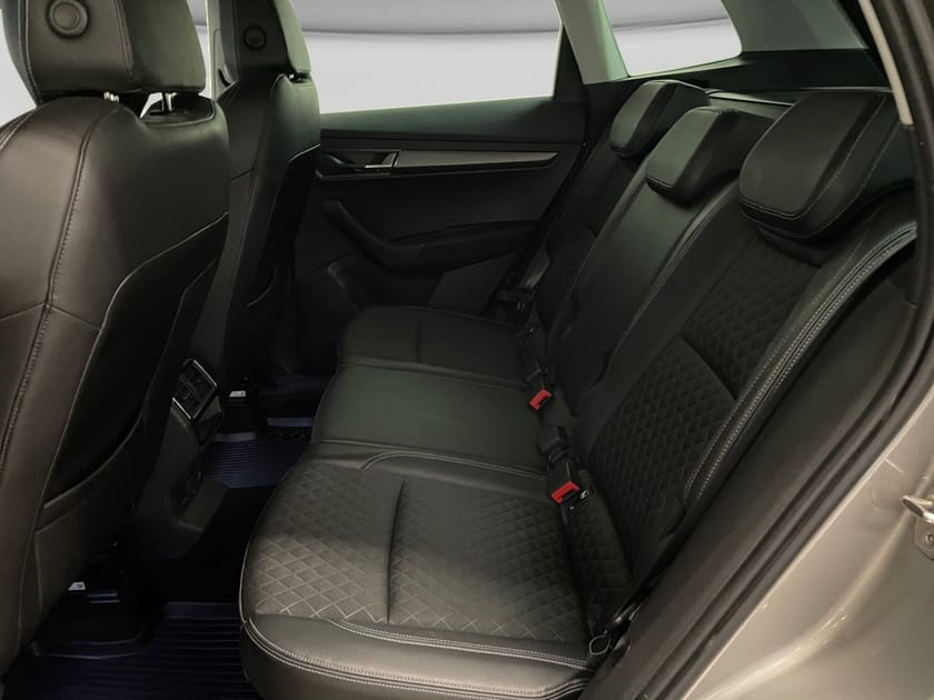 Bild 5 av Škoda Karoq Style 4X4 DSG / Drag / Business /