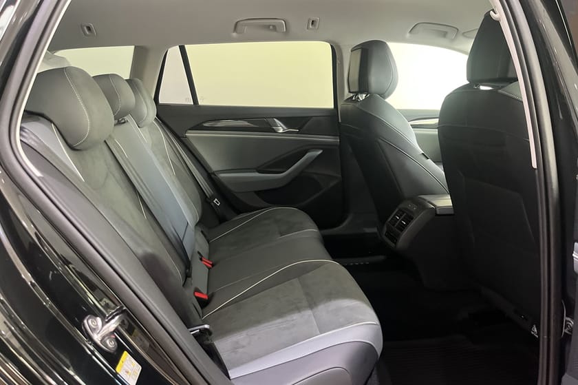 Bild 5 av Volkswagen Passat Sportscombi Business eTSI 150 Drag Värmare