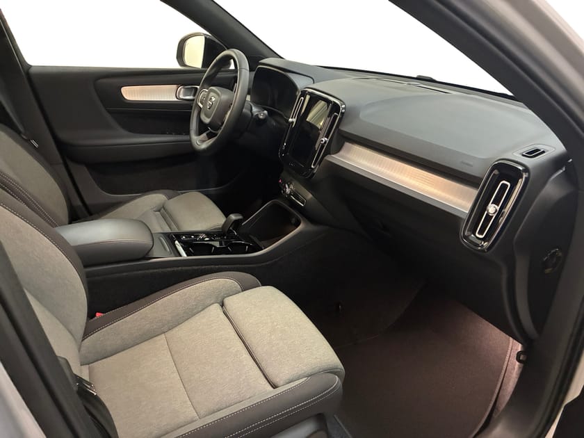 Bild 4 av Volvo XC40 B3 FWD Bensin Plus Dark