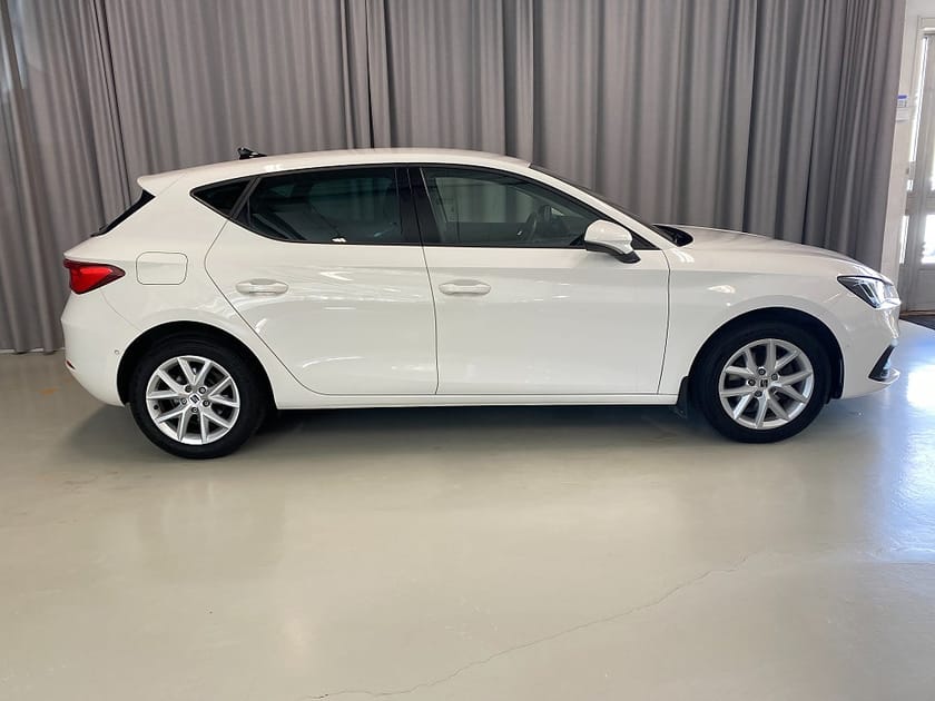 Bild 3 av SEAT Leon Style 1.0 eTSI 110hk Automat. Park Assist, Rattvärme