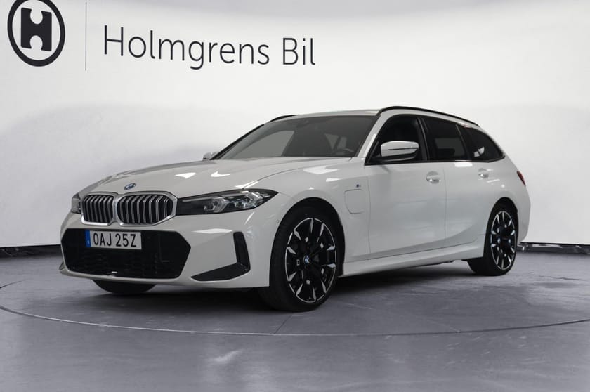 Bild 1 av BMW 330e xDrive Touring M-Sport Active Edition Aktiv Fart